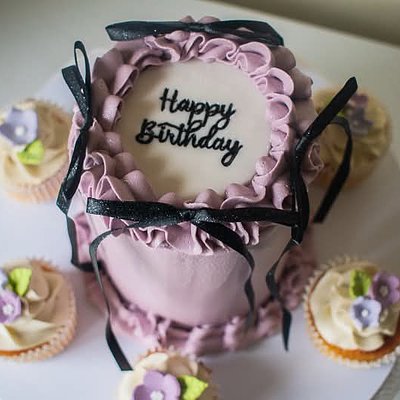 Tall 4" with 6 Cupcakes