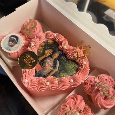 6inch Bento Heart Cake With 4 Cupcakes 