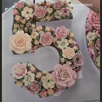 Custom Cupcakes - Lynn