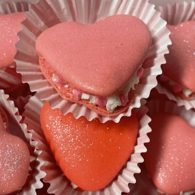 Heart ❤️ Shaped Macarons Strawberry (10)