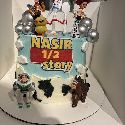 Custom Cakes 