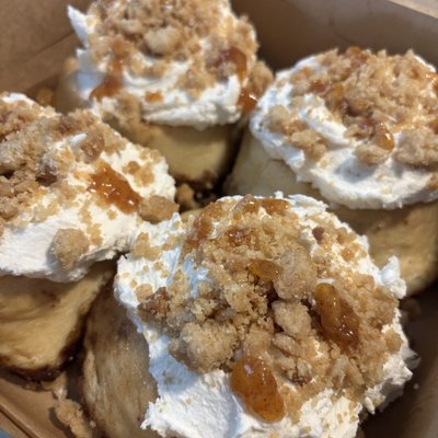 Peach Cobbler Cinnamon Roll (4 Count)