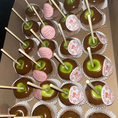 Caramel Dipped Apples 