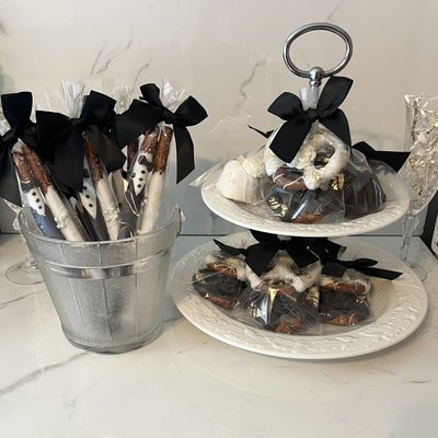 Large Wedding Pretzel Package