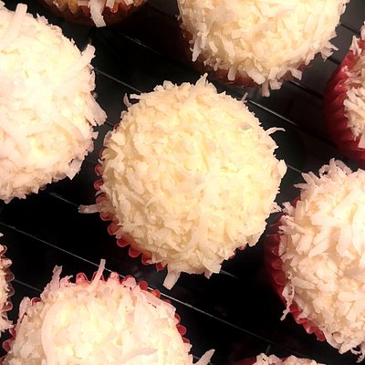 Snowball Cupcakes 6 Pack
