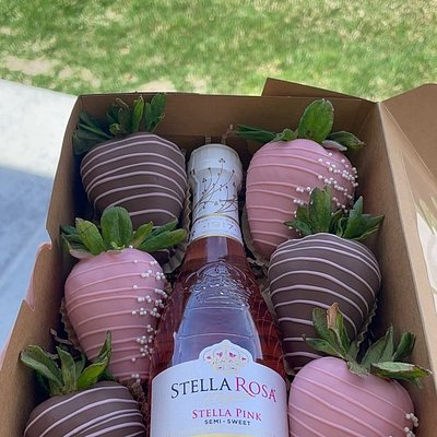 Small Tray Strawberry Covered With Chocolat Alchool