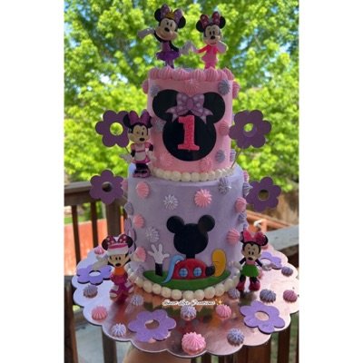 Two Tier 4” & 6” Custom Cake (serves 25-28) Starting @