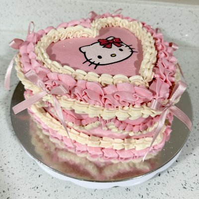 8” Heart Cake (15-23 Servings)