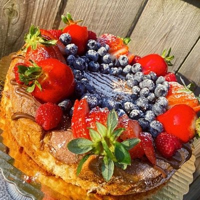 8” Serves Up To 15 Ppl Churro Cheesecake Top With Drizzled Nutella & Different Type Of Berries 