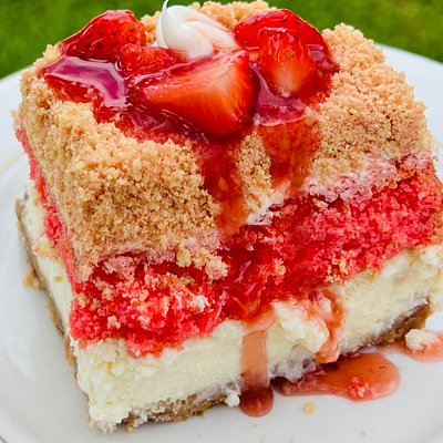 Strawberry Crunch Cheesecake 