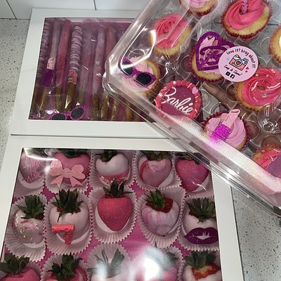 D🧁mn Desserts Deluxe Treat Package 