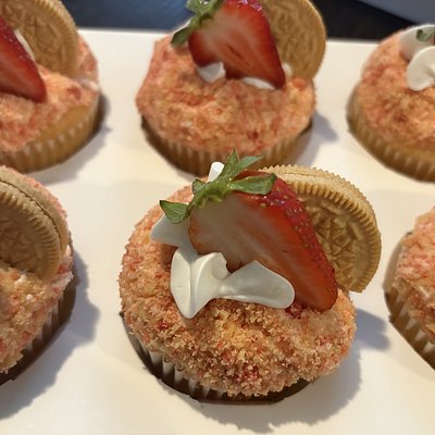 Strawberry Crunch Cupcakes
