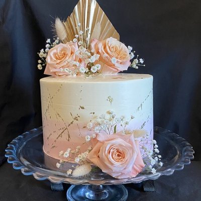 Buttercream Cake With Roses 