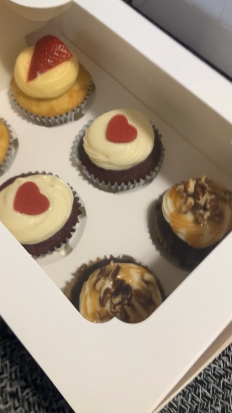 12 Cupcakes 