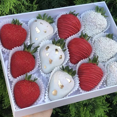 Chocolate Covered Strawberries (per Dozen)