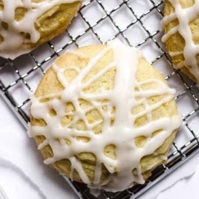 Lust & Lemon (Bright lemon with icing)