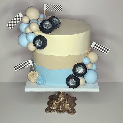 8 Inch Cake (Approx. 24 servings)