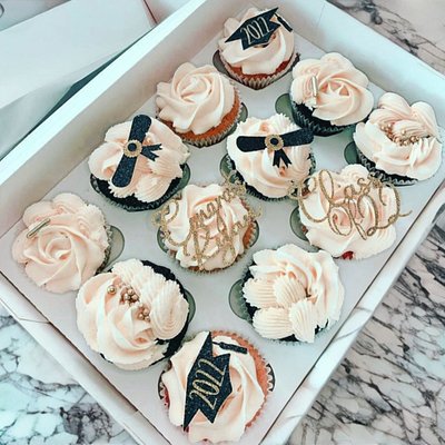 1 Dozen Graduation Cupcakes