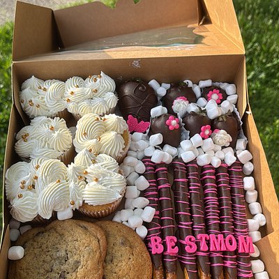 VARIETY TREAT BOX