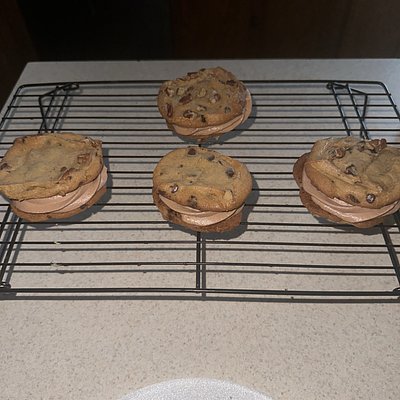 Chocolate Chip Cream Cheese Whoopie Pies 🥧 