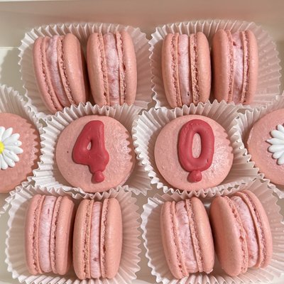 40 Custom Macarons 