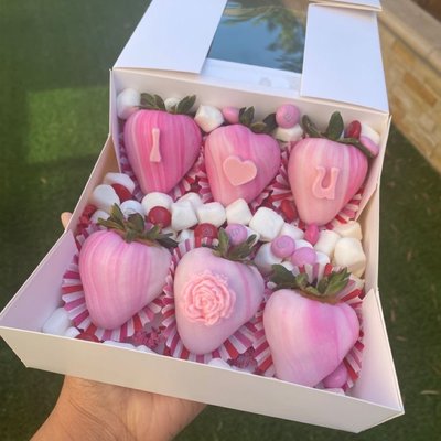 6 count chocolate strawberries (choice 2)