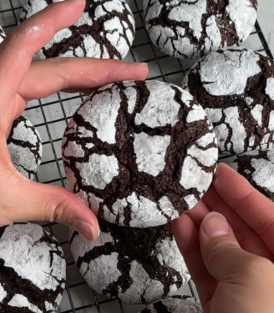 Chocolate Crinkle Cookie