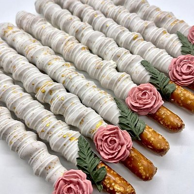 Deluxe Caramel Pretzel Rods