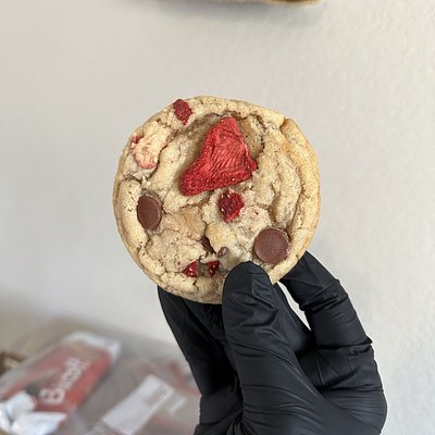 Chocolate Chip Strawberry Cookie