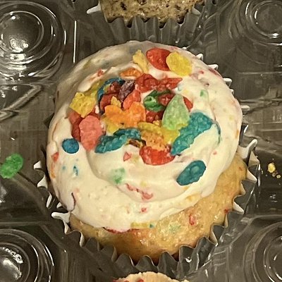 Fruity Pebbles Cupcake 