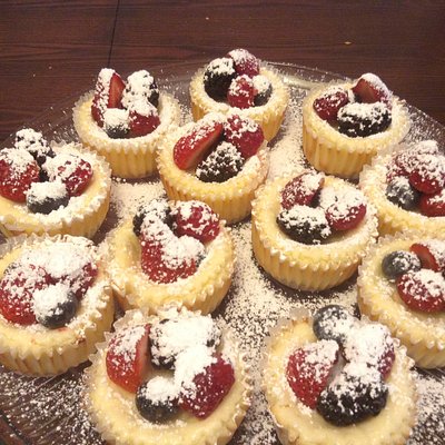 Plain Cheesecakes W/Mix Berry Topping 