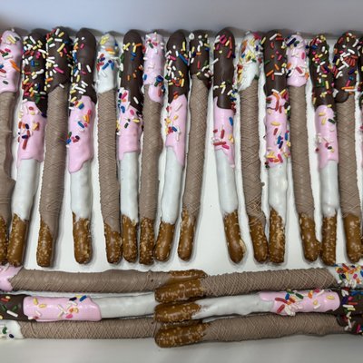 Chocolate Dipped Pretzel Rods 