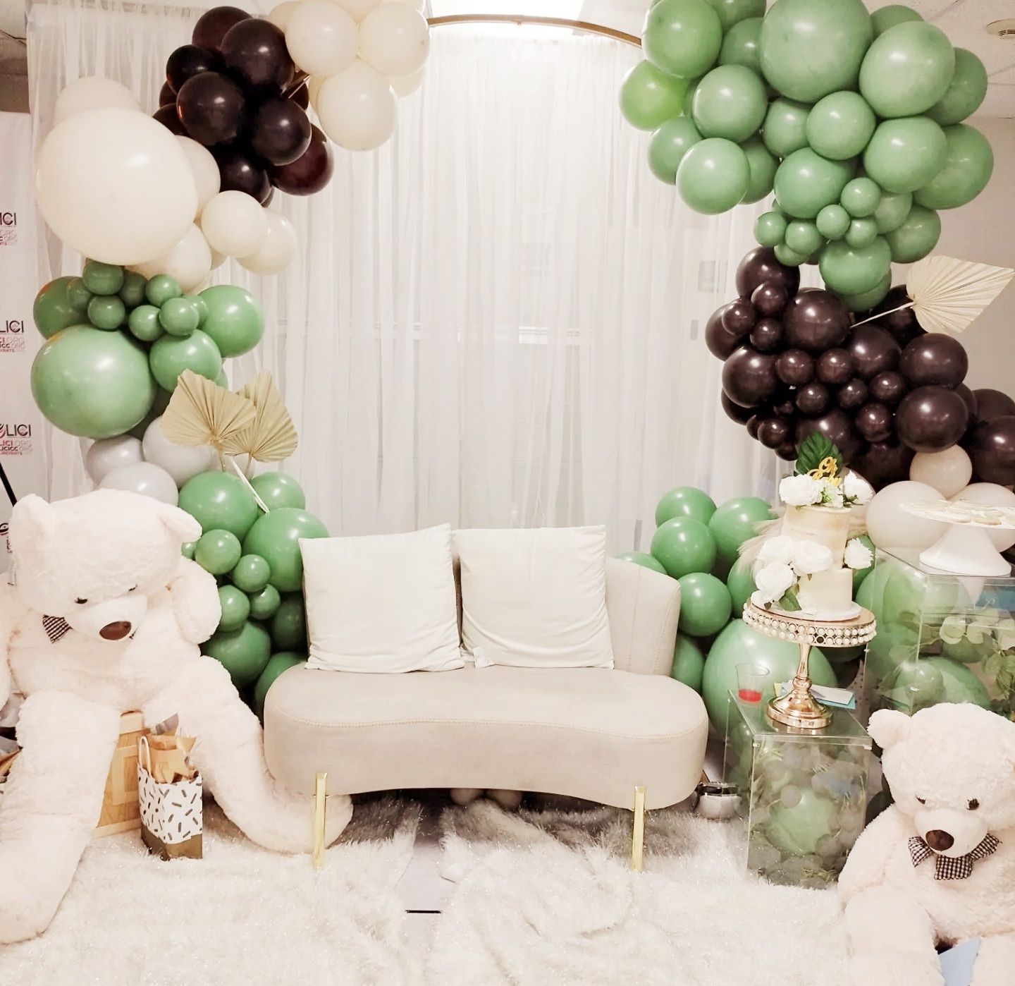 Decorations 