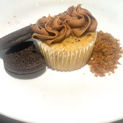 Chocolate Cinnamon Roll Cupcakes