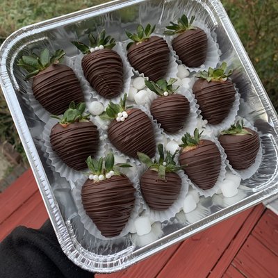 Milk Chocolate Strawberries (12ct)