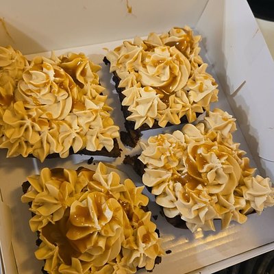 Caramel Icing Brownies 
