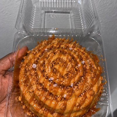 Jumbo Caramel Kiss Cinnamon Roll (1ct) (pickup/local delivery Only)