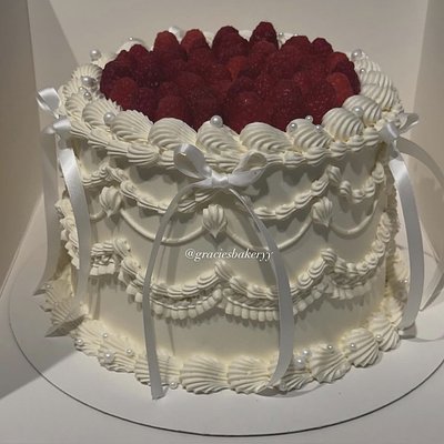 Raspberry Vintage Cake (6inch)