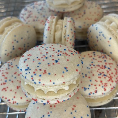 Buttercream macarons