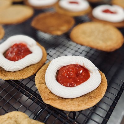 Strawberry Cheesecake Cookie Sammich