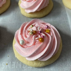 Sugar Cookies With Buttercream (1Doz) 