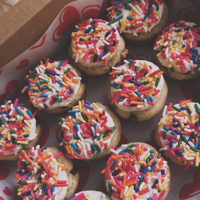 chocey chip minis 🍪🩷 (with butter cream and sprinkles)