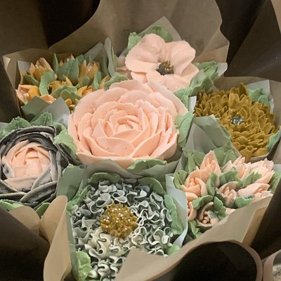 Petite Bloom Bouquet (7 Cupcakes) 