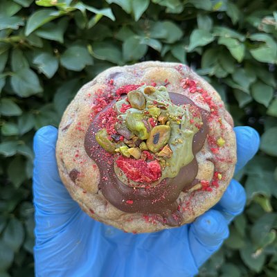 Dubai Strawberry Choc Chip 