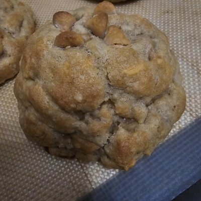 Bakery Style Oatmeal Scotchie Cookie