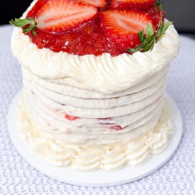 Strawberry Shortcake Mini Cake (4-inch)