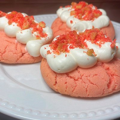 Strawberry Crunch Cheesecake Cookies