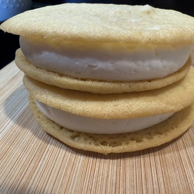 Caramel Cutie Cookie Sandwich