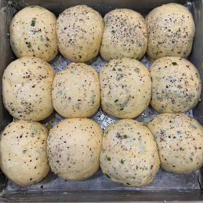 Sour Cream Chive Dinner Rolls 