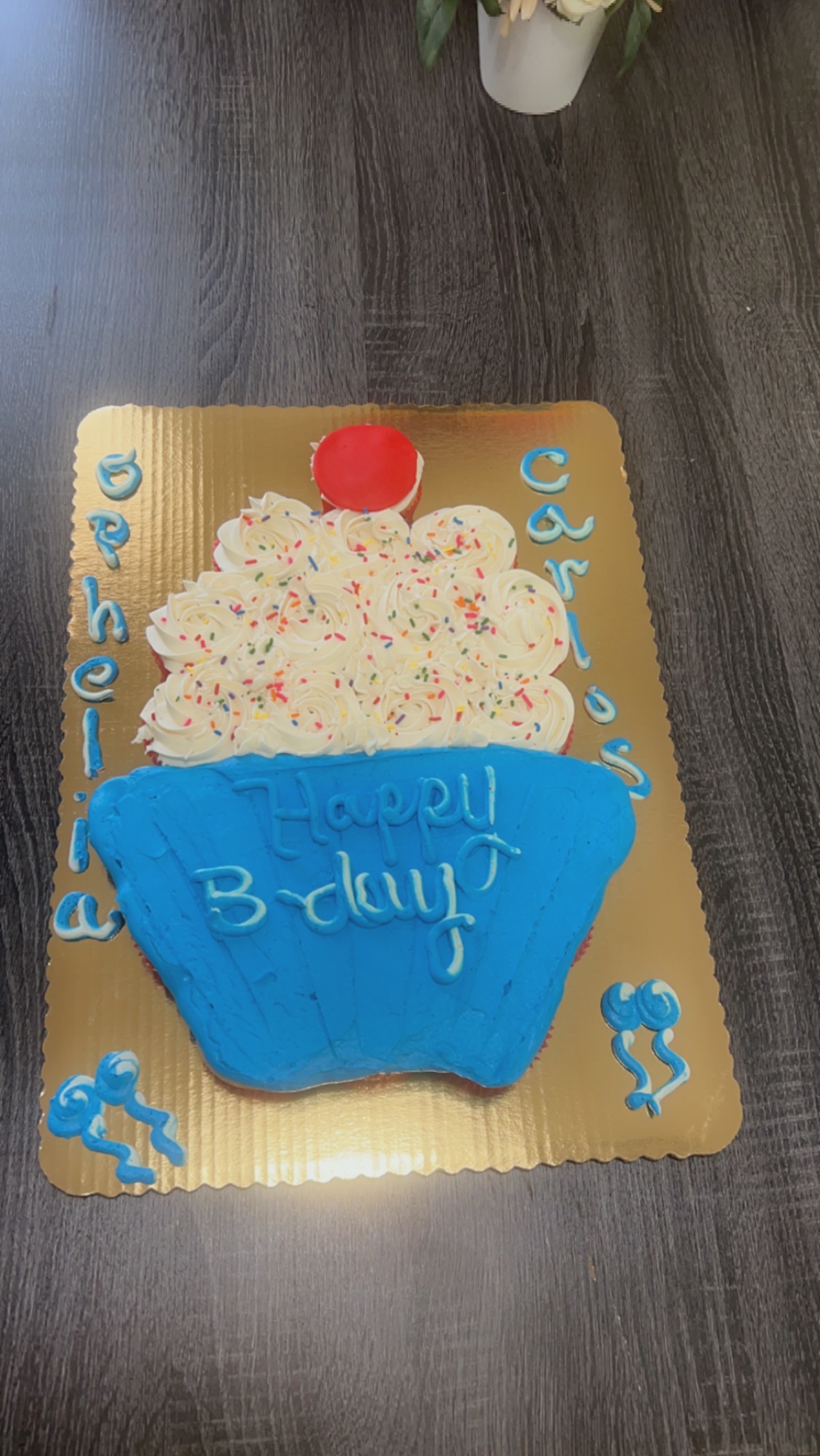Medium Cupcake Cake